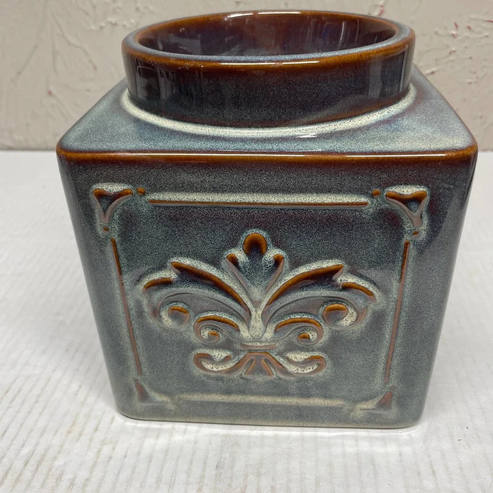 Yankee Candle Electric Wax Melt Bronze Colored With Design‎